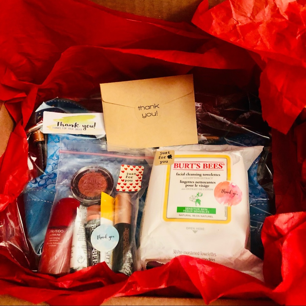 💋 Welcome Poshers 💋 - Picture 4 of 16